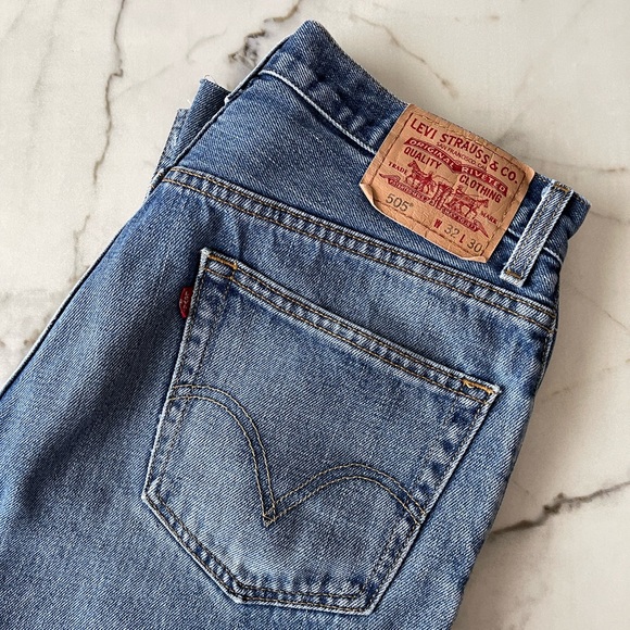 Levi’s 505 Hi-Rise Straight Leg Cut-Out Mom Jeans - Picture 5 of 9